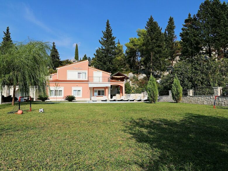 Beautiful Villa In Peracko Blato With Private Pool