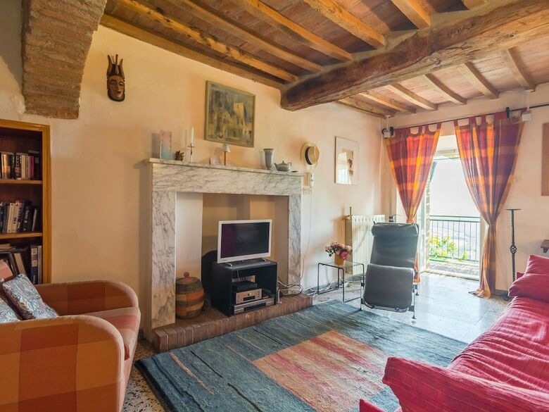 Cozy Holiday Home In Montecastelli Pisano With Balcony