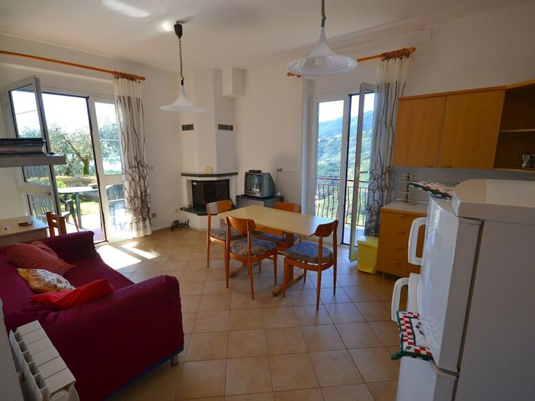 Cozy Holiday Home In Moneglia With Private Garden