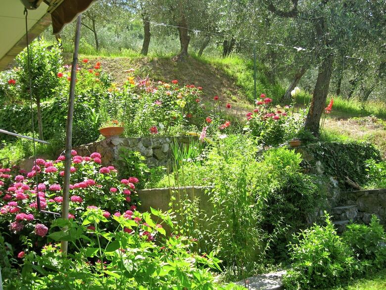 Cozy Holiday Home In Moneglia With Private Garden