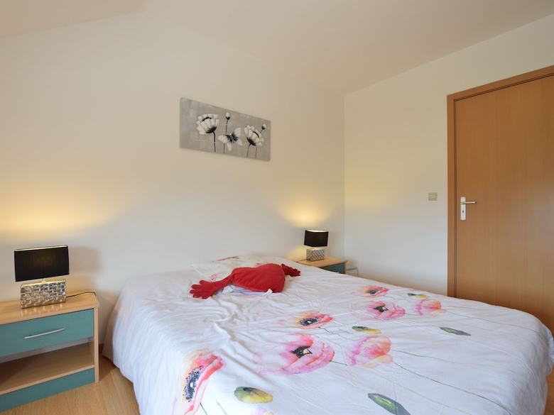 Cozy Apartment In Paliseul With Garden