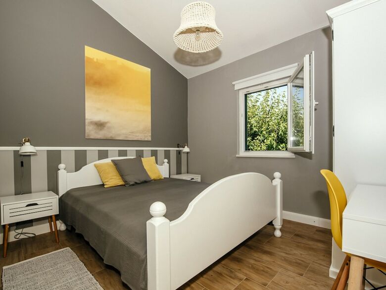 Charming Holiday Home In Ra?anac With Terrace