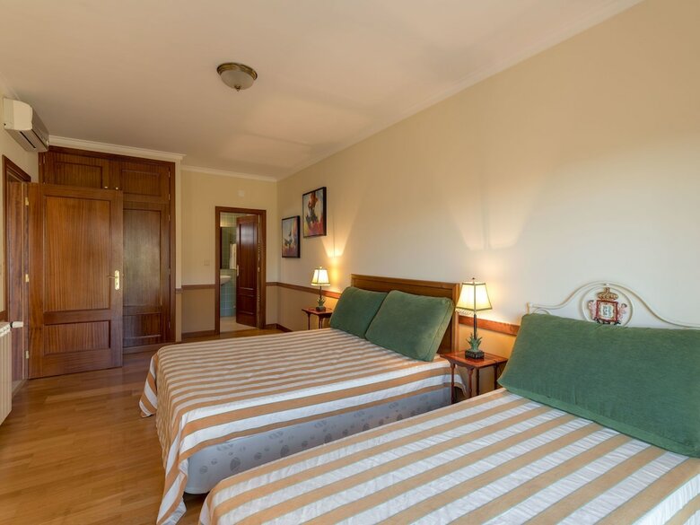 Cozy Cottage In Vila Flor With Swimming Pool
