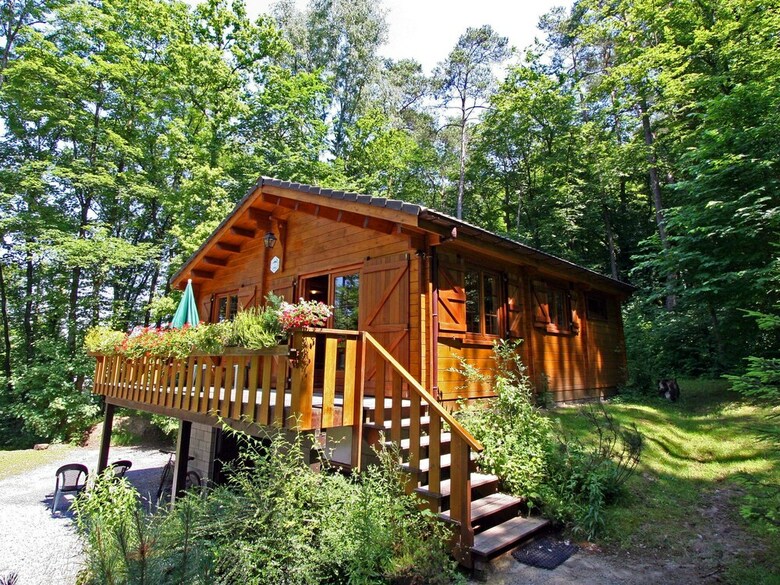 Beautiful Chalet Situated In The Pleasant Area Bomal