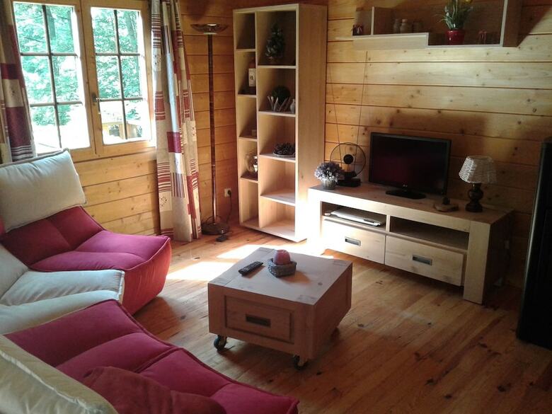 Beautiful Chalet Situated In The Pleasant Area Bomal