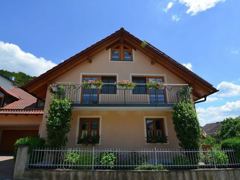 Cozy Apartment In Prunn With Private Terrace