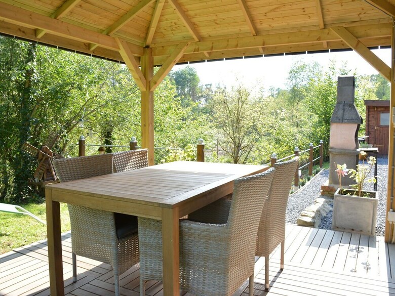 Unusual Chalet In The Woods, Very Comfortable, Nice Covered Terrace, Quiet