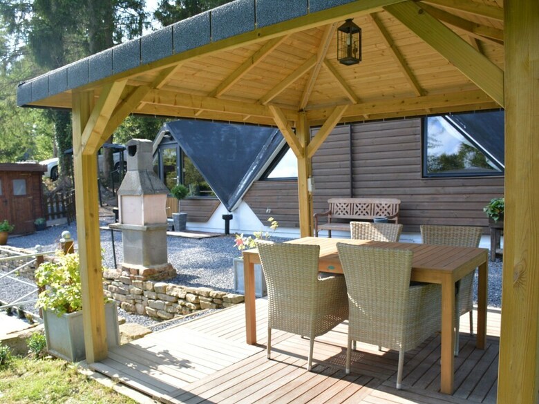 Unusual Chalet In The Woods, Very Comfortable, Nice Covered Terrace, Quiet