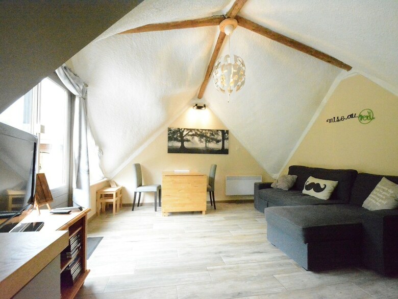 Unusual Chalet In The Woods, Very Comfortable, Nice Covered Terrace, Quiet