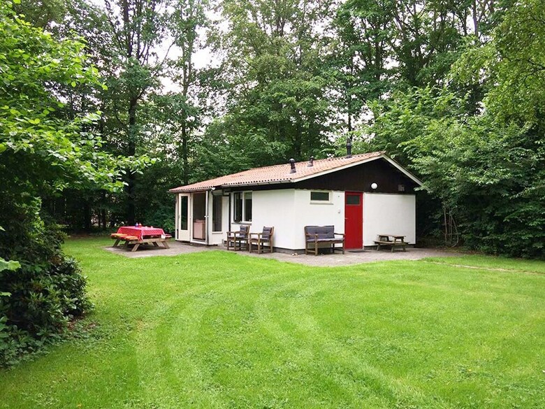 Cosy, Nicely Furnished Bungalow With Trampoline In Exloo
