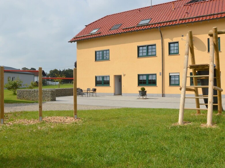 Spacious Apartment With Garden In Welschbillig Germany