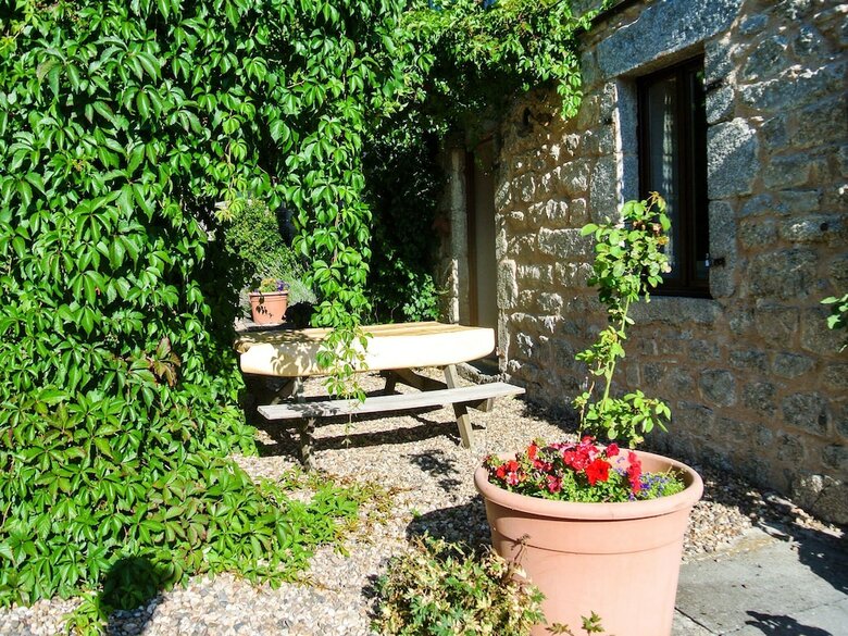 Restored Barn In Privat Domain With Pool And 2 Lakes