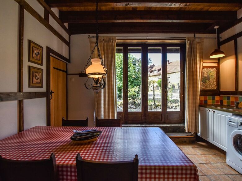 Spacious Holiday Home Near Lake In Le Quartier