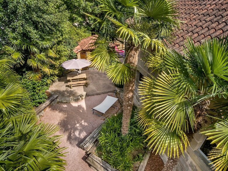 Luxurious Restored Building With Heated Swimming Pool, Terraces And Jacuzzi