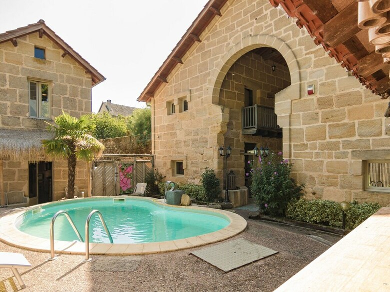 Luxurious Restored Building With Heated Swimming Pool, Terraces And Jacuzzi