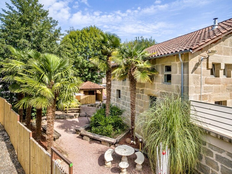 Luxurious Restored Building With Heated Swimming Pool, Terraces And Jacuzzi