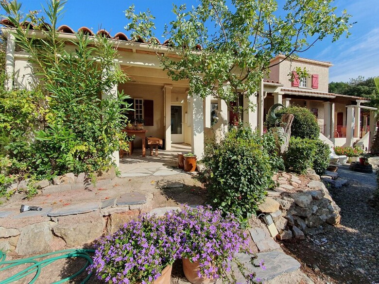 Cozy Holiday Home With Private Swimming Pool In Pierrerue