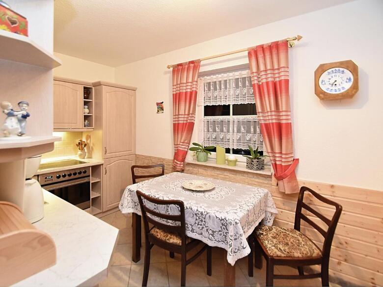 Cozy Apartment In Oelsnitz With Ore Mountains View