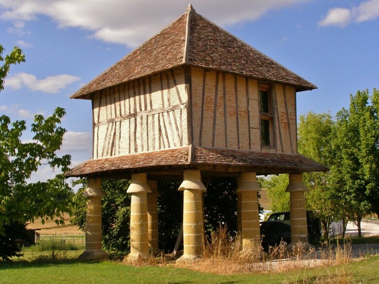 Heritage Holiday Home In Aquitane With Barbecue