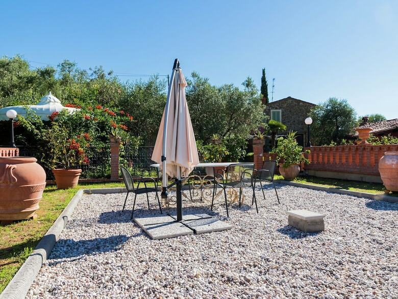 Amazing Farmhouse In Montecatini Terme With Jacuzzi