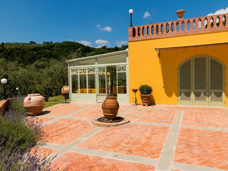 Amazing Farmhouse In Montecatini Terme With Jacuzzi