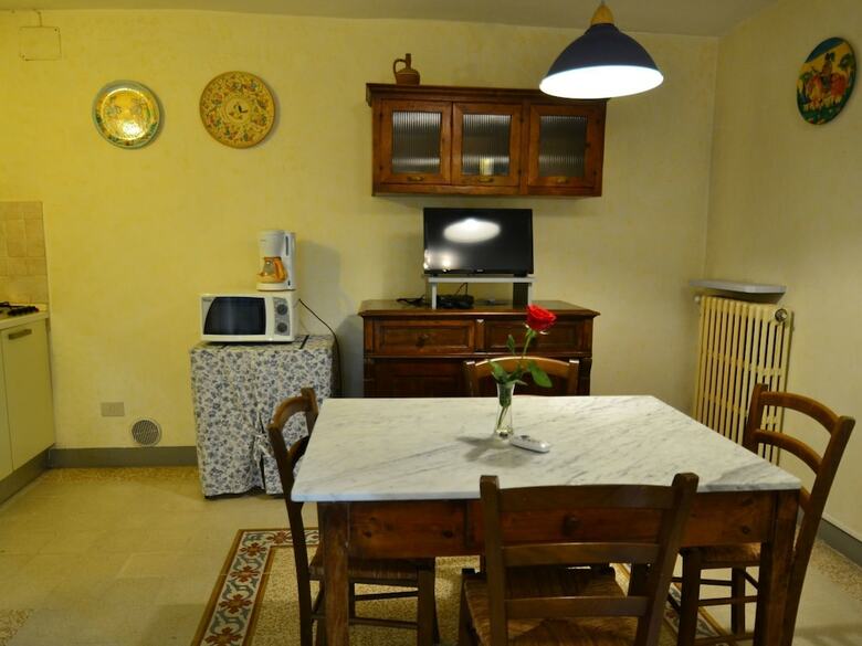 Amazing Farmhouse In Montecatini Terme With Jacuzzi