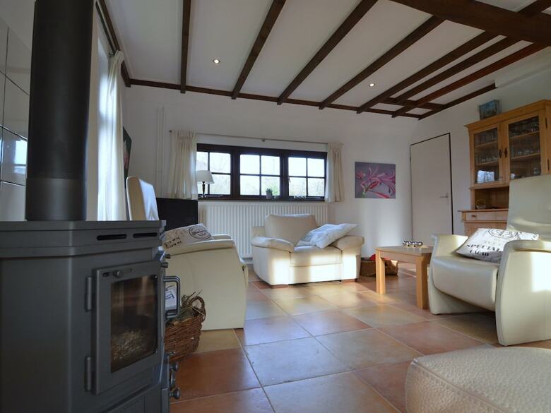 Peaceful Holiday Home In Ossenzijl With Garden