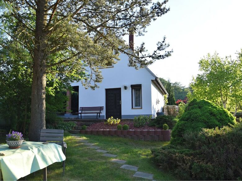 Modern Holiday Home In G�ntersberge With Fish Pond