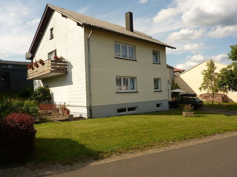 Spacious Holiday Home In Schillingen With Garden