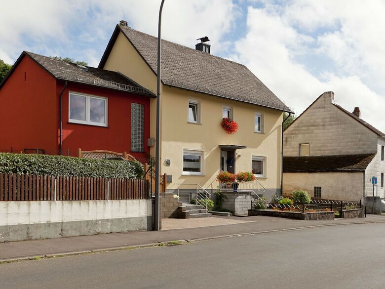 Cozy Apartment With Terrace, Patio,heating, Parking,bicycles
