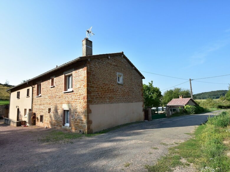 Peaceful Holiday Home In Burgundy Near Forest