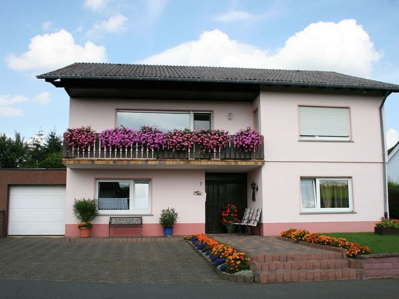 Cozy Apartment In Strotzb�sch Near Eifel Center