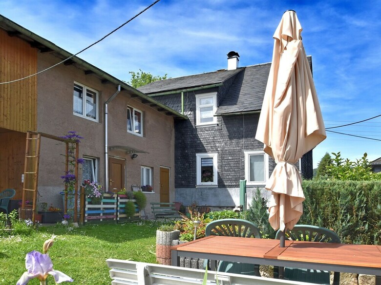 Cozy Apartment In Altenfeld With Garden