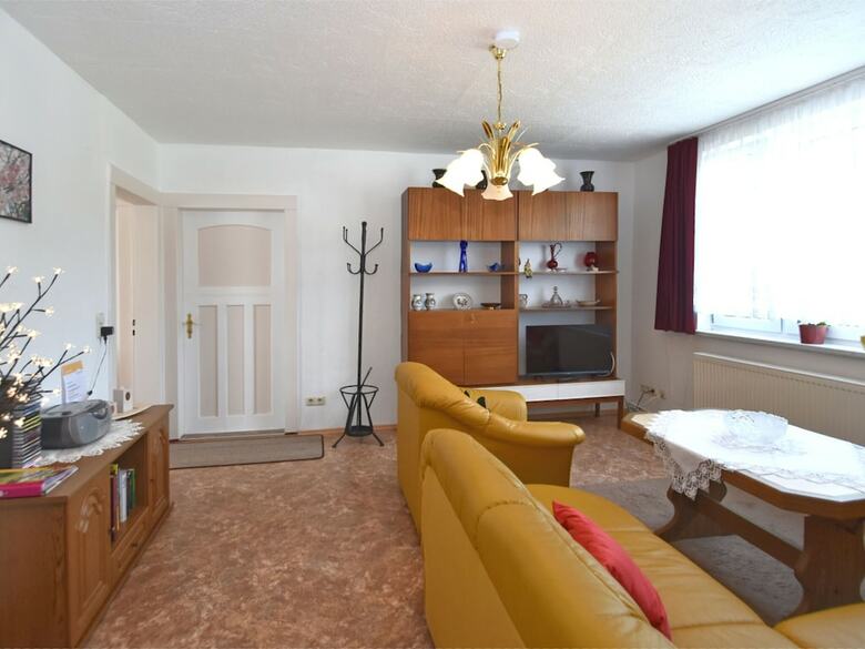 Cozy Apartment In Altenfeld With Garden