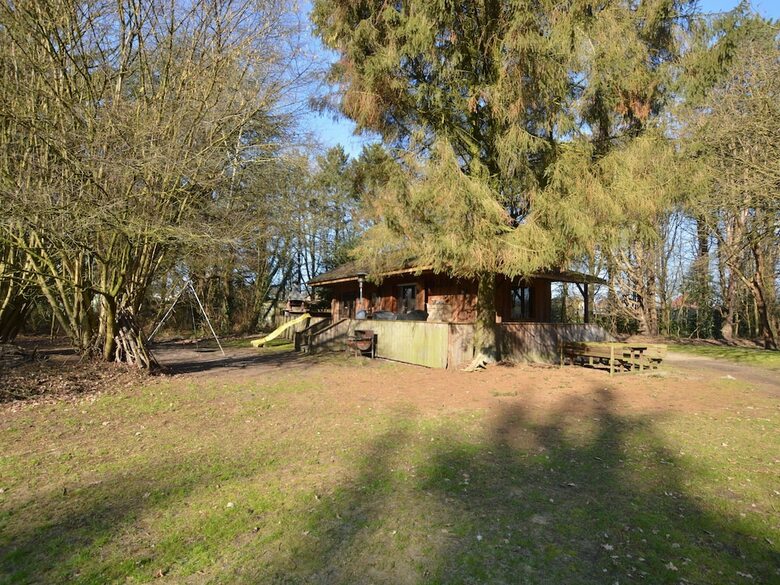 Spacious Holiday Home Near Forest In Peer