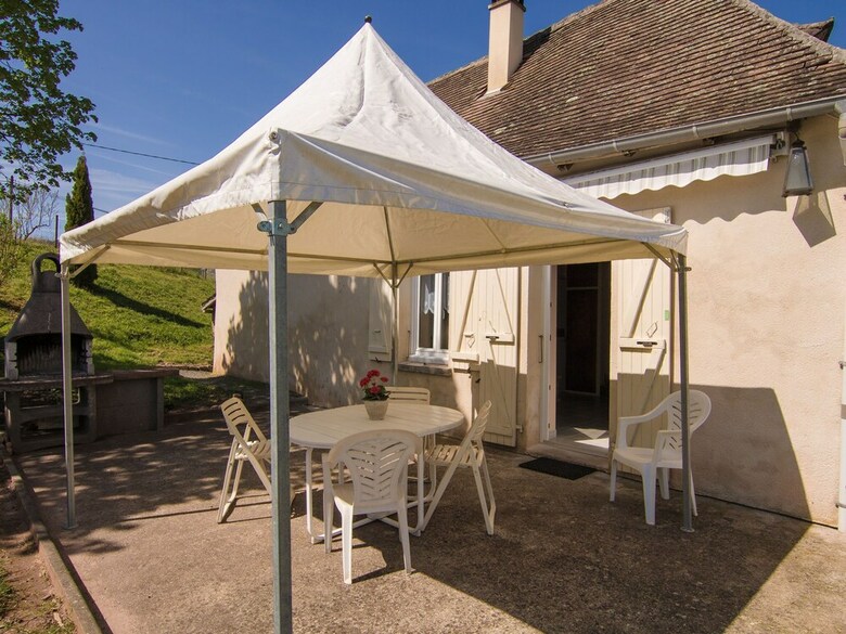Cosy Holiday Home With All Modern Comforts, Set On A Hill With Nice Views