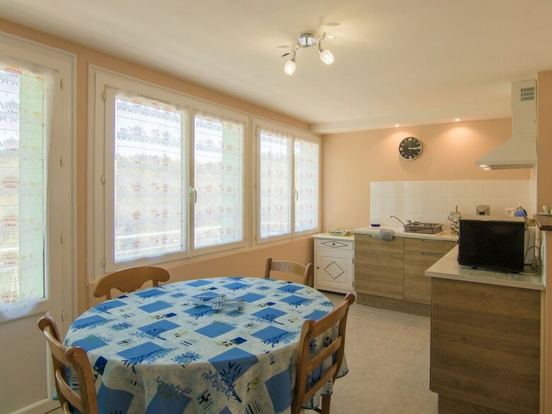 Cosy Holiday Home With All Modern Comforts, Set On A Hill With Nice Views