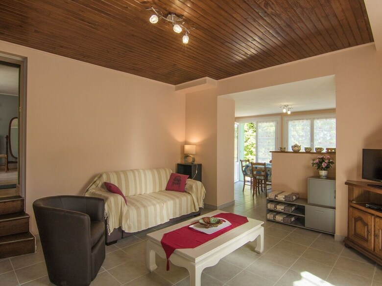 Cosy Holiday Home With All Modern Comforts, Set On A Hill With Nice Views