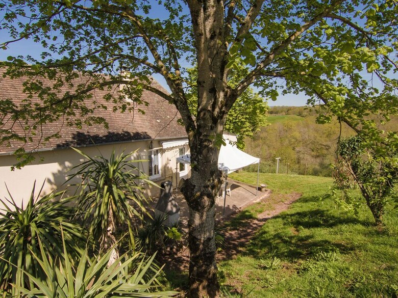 Cosy Holiday Home With All Modern Comforts, Set On A Hill With Nice Views