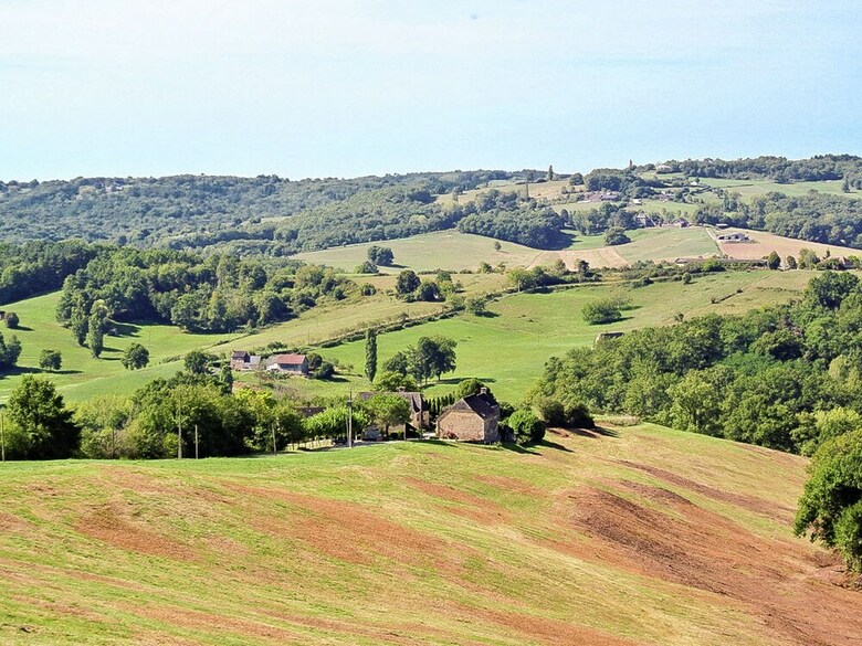 Cosy Holiday Home With All Modern Comforts, Set On A Hill With Nice Views