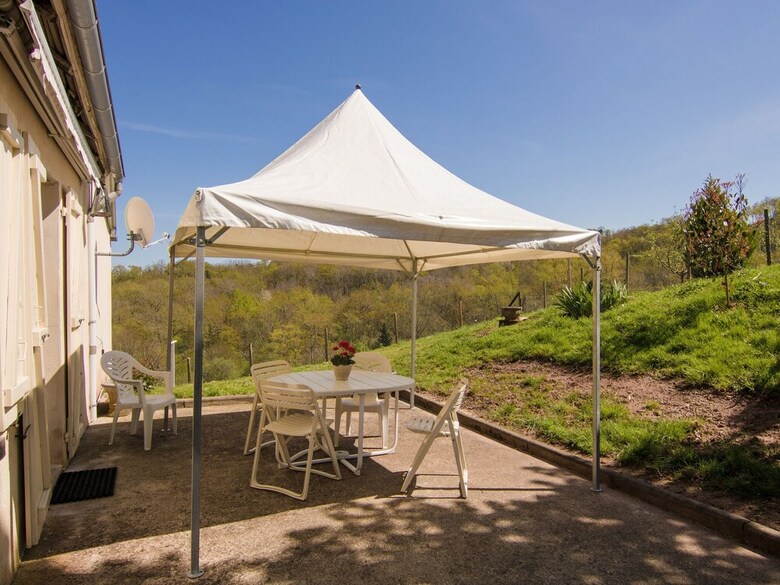 Cosy Holiday Home With All Modern Comforts, Set On A Hill With Nice Views