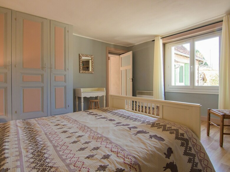 Cosy Holiday Home With All Modern Comforts, Set On A Hill With Nice Views