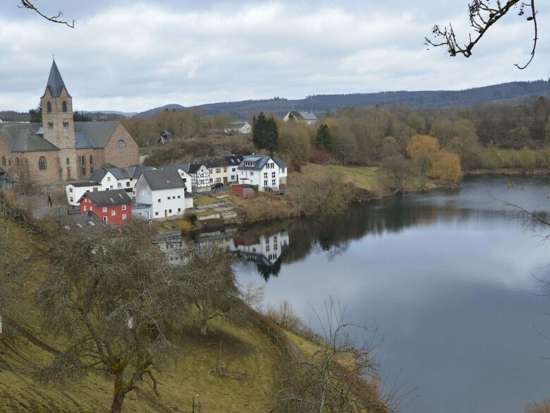 Luxurious Apartment In Ulmen Near Lake