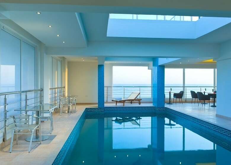 Al Hail Waves Hotel