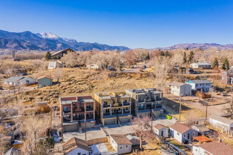 Downtown Skyline Rooftop Patio Modern Townhome