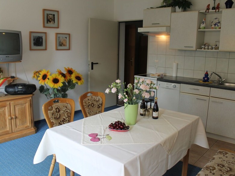 Spacious Bungalow In K�hlungsborn Near Sea Beach