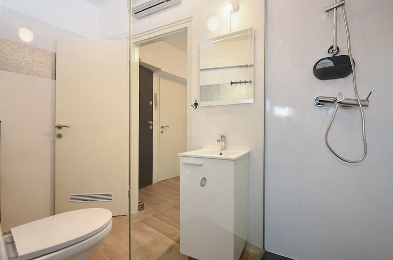 Apartment 1811