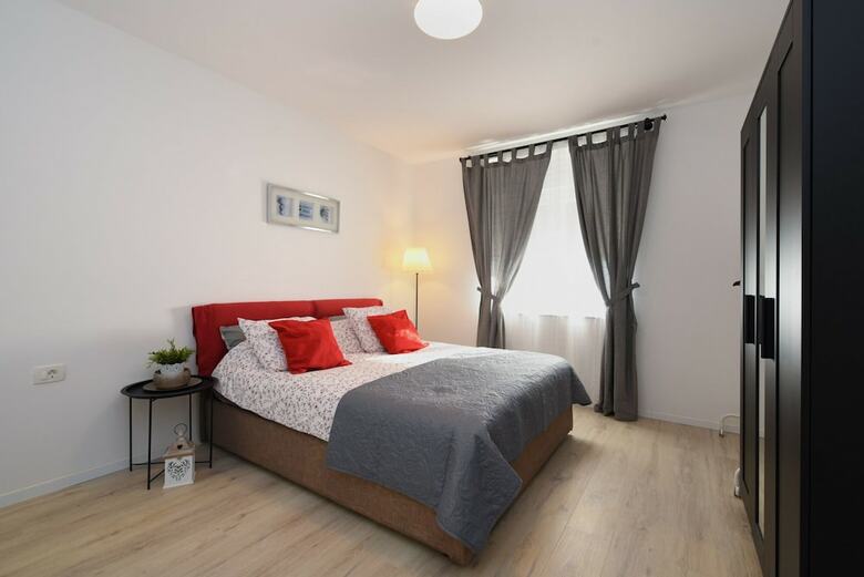 Apartment 1811