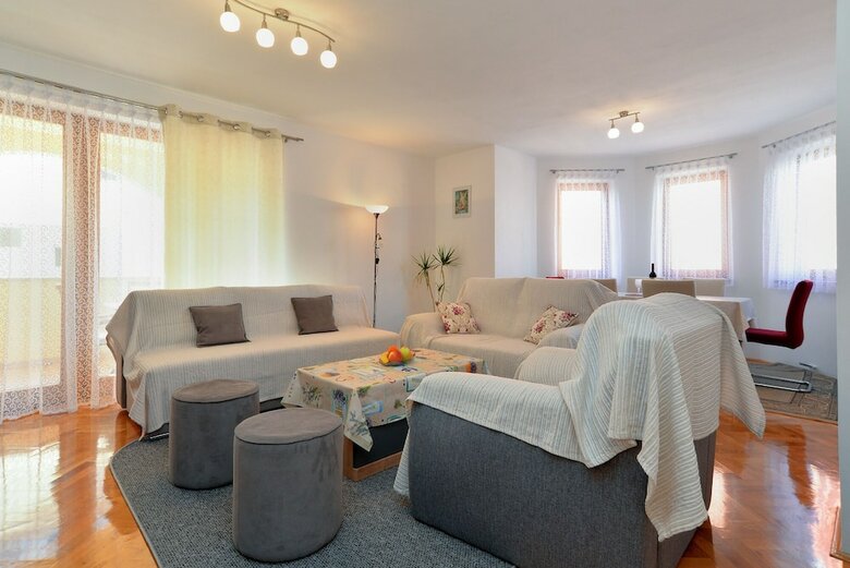 Apartment 1807