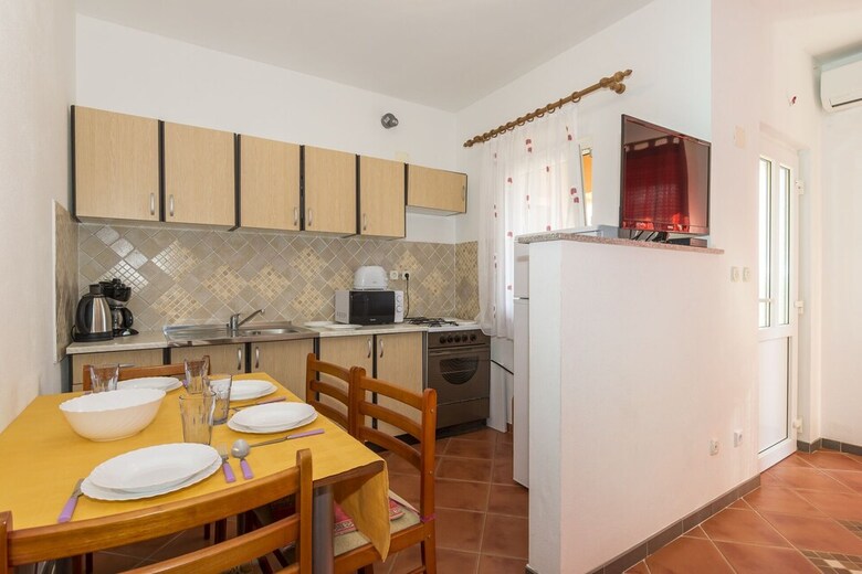 Apartment 1985